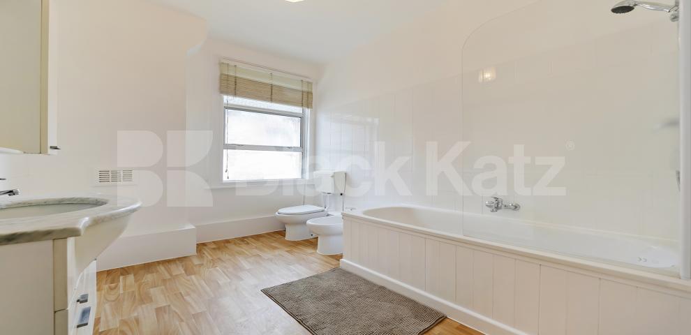 			LET, 3 Bedroom, 1 bath, 1 reception Maisonette			 Welham Road, Furzedown